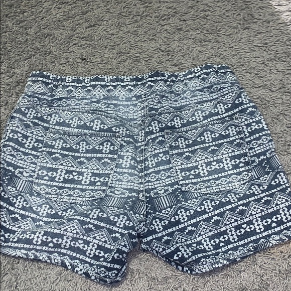 A blue and white jegging shorts. - Picture 2 of 3
